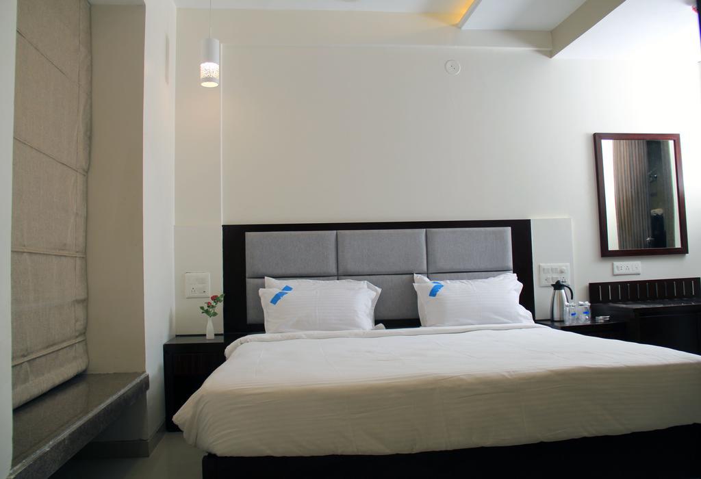 The Sky Court Hotel Aurangabad  Værelse billede